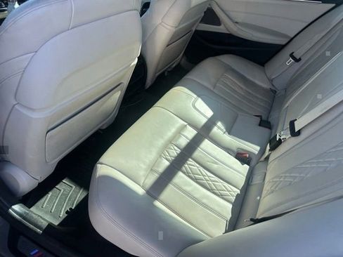 Used 2021 BMW M550i xDrive w/ Premium Package image 36