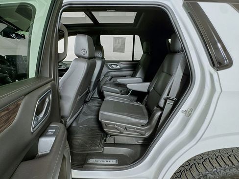 Used 2021 Chevrolet Tahoe Z71 w/ Z71 Signature Package AWD/4WD image 23