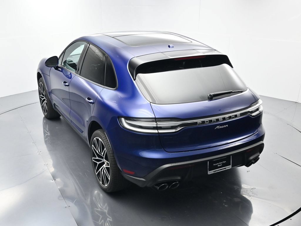 Certified 2025 Porsche Macan AWD/4WD image 37
