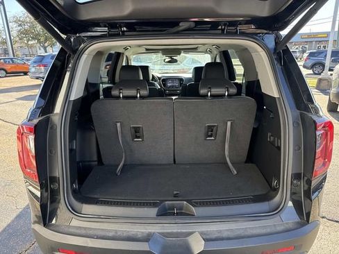 Used 2023 GMC Acadia AT4 w/ Technology Package image 10
