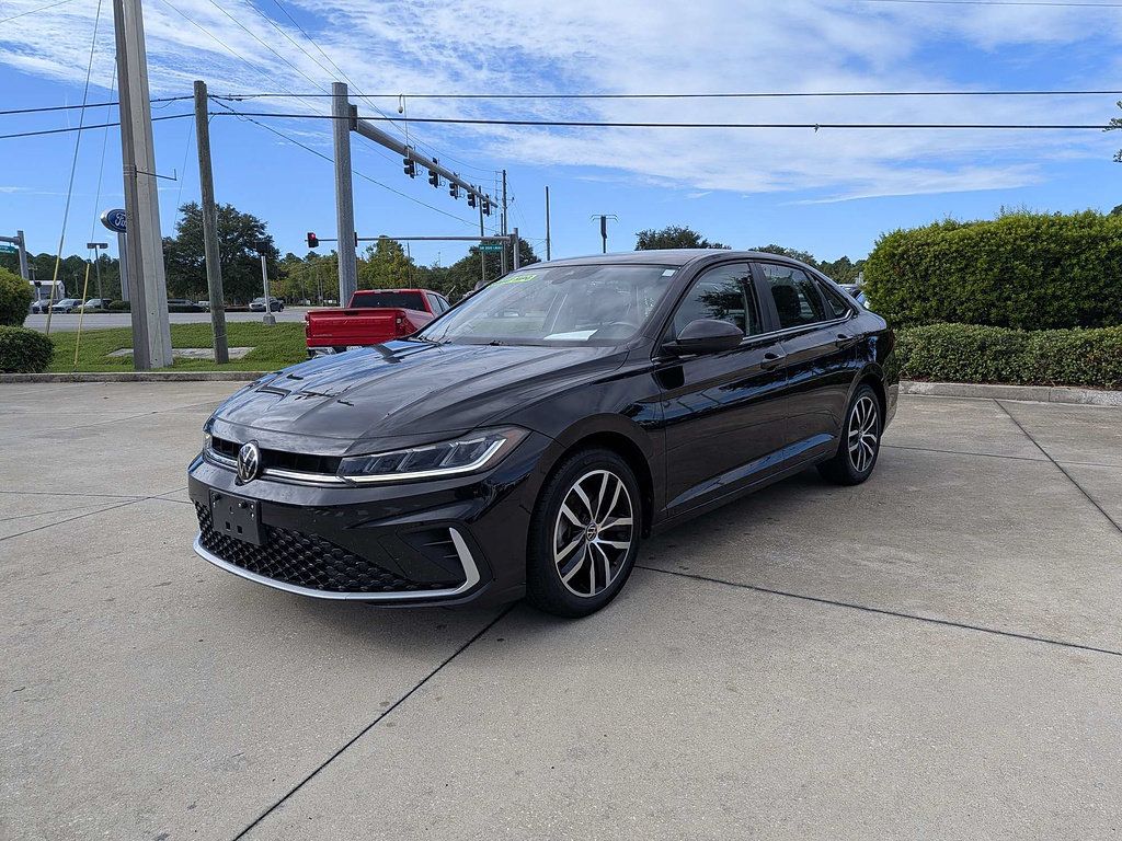 Used 2025 Volkswagen Jetta SE FWD image 5