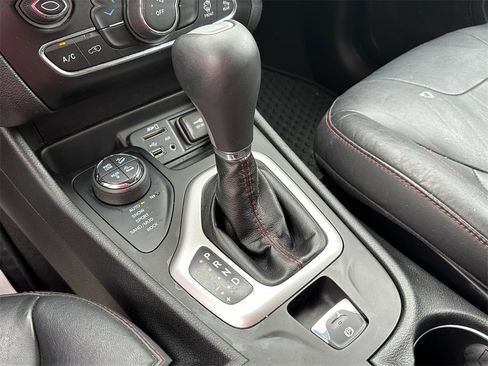 Used 2015 Jeep Cherokee Trailhawk w/ Leather Interior Group image 28