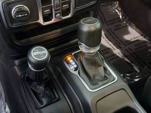Used 2023 Jeep Gladiator Sport AWD/4WD image 17