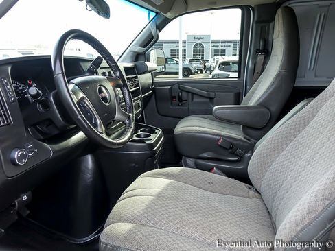 Used 2018 GMC Savana 3500 Extended w/ Driver Convenience Package image 9