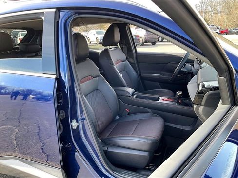 Used 2025 Nissan Kicks SR image 11