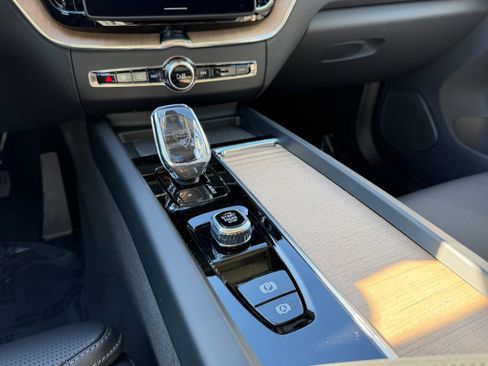 New 2026 Volvo XC60 B5 Ultra w/ Protection Package Premier image 13