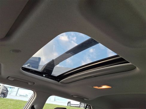 Used 2023 Hyundai Venue SEL image 15