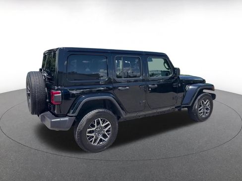 Used 2025 Jeep Wrangler Unlimited Sahara AWD/4WD image 11