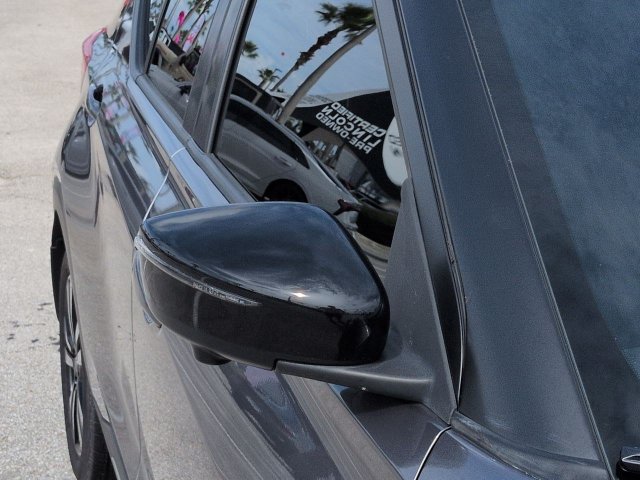 Used 2019 Nissan Kicks SR w/ Exterior Electronics Package FWD image 12