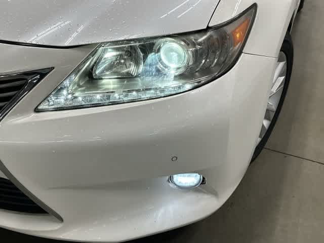 Used 2015 Lexus ES 300h w/ Navigation System Package FWD image 32