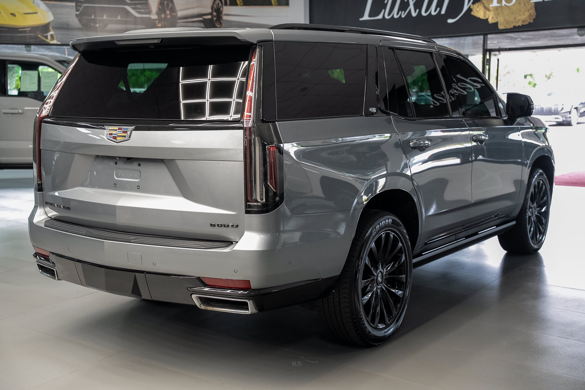 Used 2023 Cadillac Escalade Premium Luxury w/ Performance Package AWD/4WD image 29