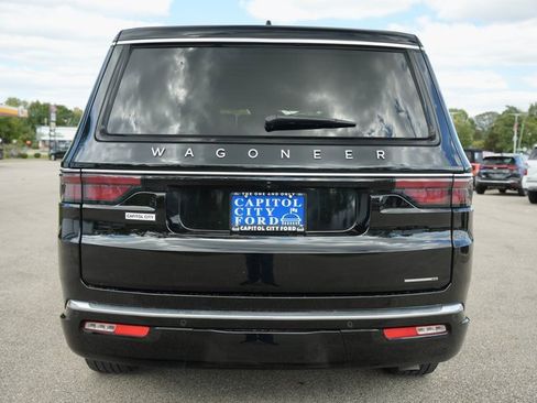 Used 2024 Jeep Wagoneer Series II image 5