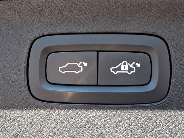 Used 2018 Volvo XC90 T5 Momentum AWD/4WD image 32