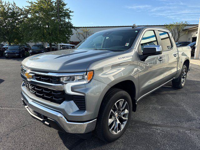 Used 2024 Chevrolet Silverado 1500 LT AWD/4WD image 8