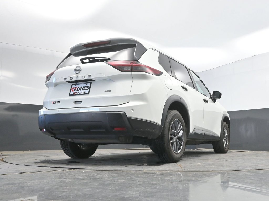 Used 2024 Nissan Rogue S AWD/4WD image 37