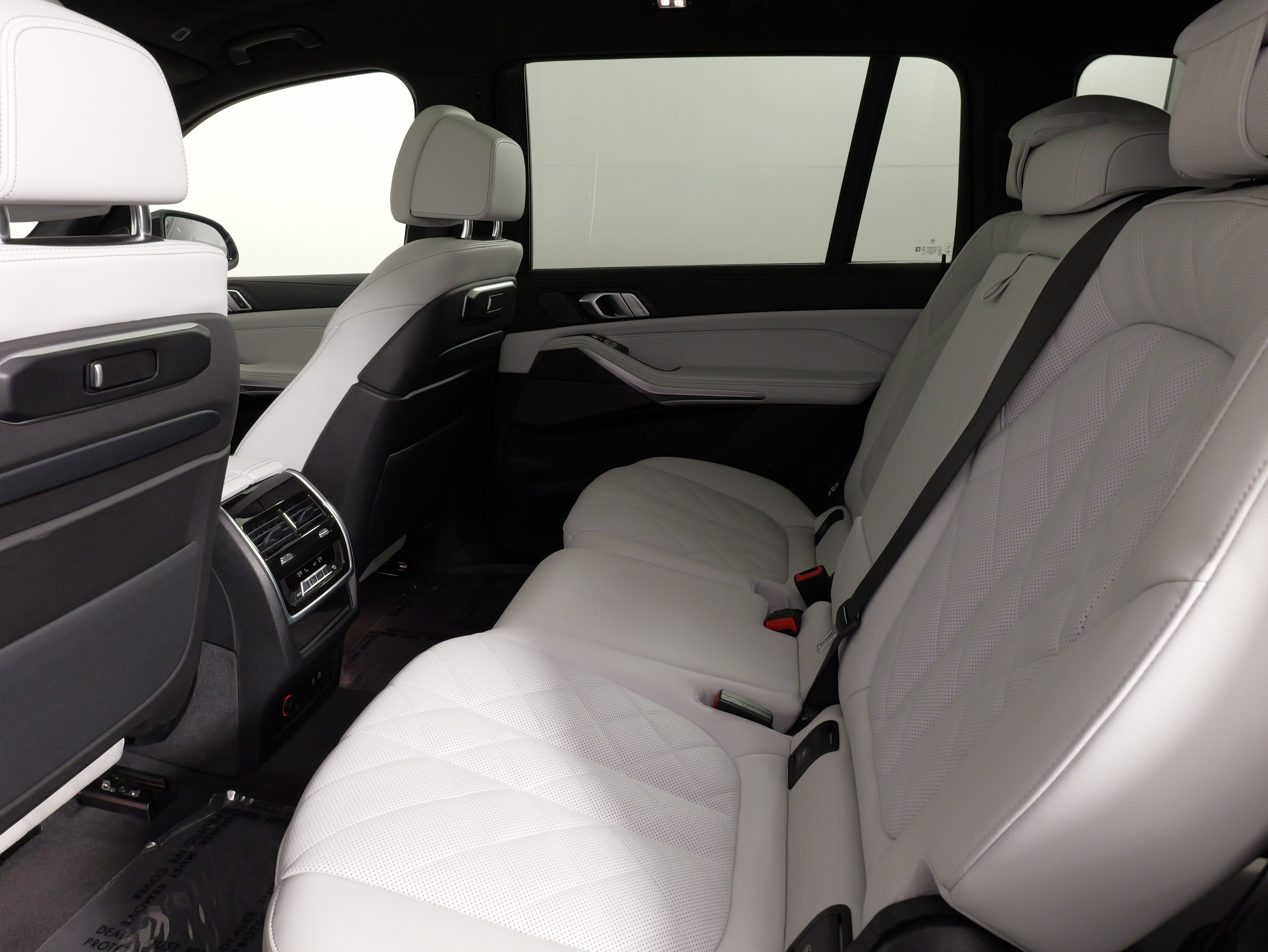 Used 2024 BMW X7 xDrive40i w/ M Sport Package AWD/4WD image 36