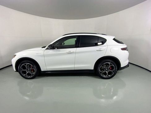 New 2025 Alfa Romeo Stelvio Sprint image 11
