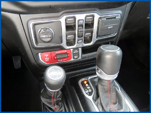 Used 2023 Jeep Gladiator Rubicon w/ Cold Weather Group AWD/4WD image 19