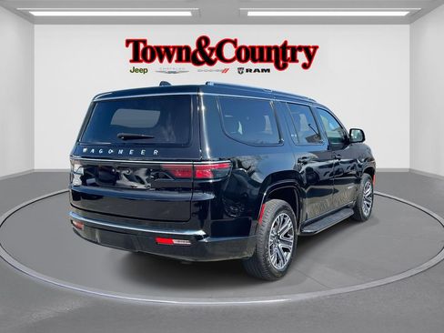 Certified 2025 Jeep Wagoneer 4WD w/ Premium Group I image 5