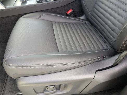 New 2026 Land Rover Discovery Sport Landmark image 4