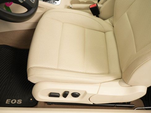 Used 2013 Volkswagen Eos Komfort FWD image 40