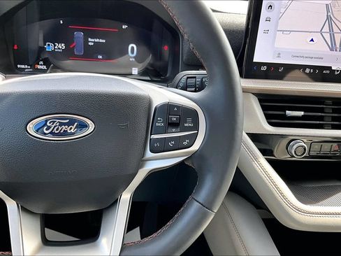 Used 2025 Ford Explorer Active w/ Active Comfort Package AWD/4WD image 19