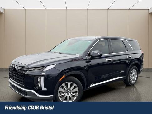 Used 2023 Hyundai Palisade SE w/ Cargo Package FWD image 1