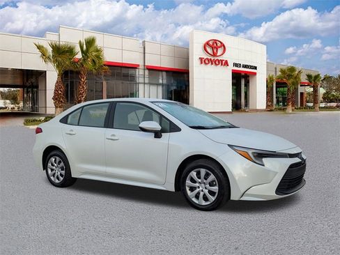 Certified 2024 Toyota Corolla LE image 1