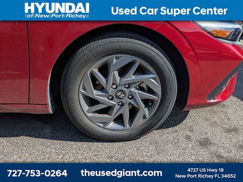 Used 2024 Hyundai Elantra Blue image 6