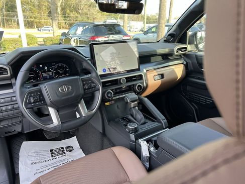 Used 2025 Toyota 4Runner Limited image 30