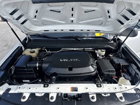 Used 2021 Chevrolet Colorado W/T w/ WT Convenience Package RWD image 18