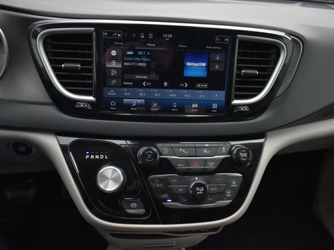 Used 2024 Chrysler Pacifica Touring-L image 24