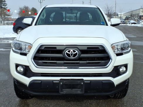 Used 2016 Toyota Tacoma SR5 image 10