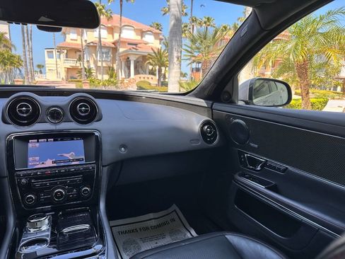 Used 2014 Jaguar XJ R LWB RWD image 13