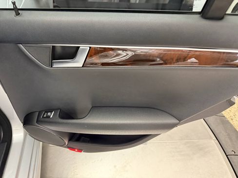 Used 2014 Mercedes-Benz C 300 4MATIC Sedan image 25