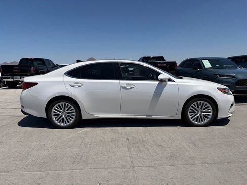 Used 2017 Lexus ES 350 w/ Luxury Package FWD image 3