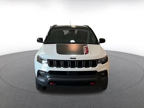 Used 2025 Jeep Compass Trailhawk AWD/4WD image 4