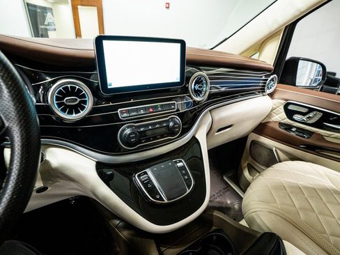 Used 2020 Mercedes-Benz Metris Passenger image 38