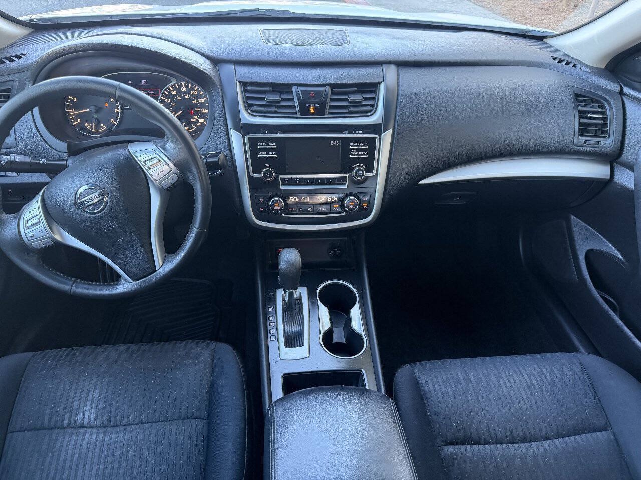 Used 2017 Nissan Altima FWD image 9