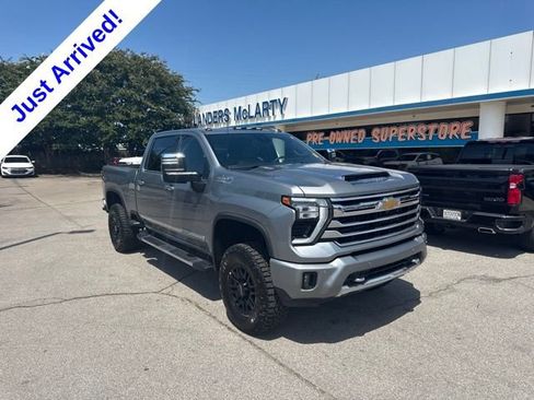 Used 2024 Chevrolet Silverado 2500 High Country w/ High Country Premium Package AWD/4WD image 1