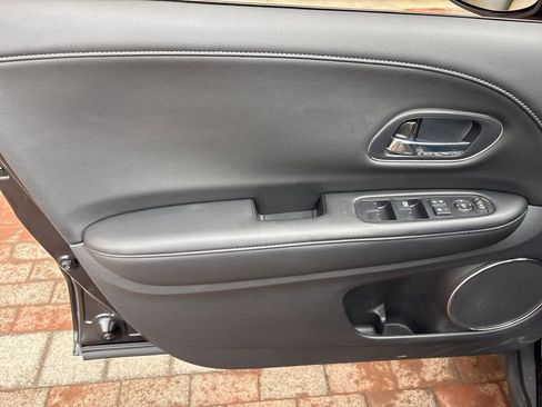 Used 2022 Honda HR-V EX-L image 11