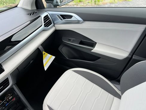 New 2026 Volkswagen Taos SE FWD image 26