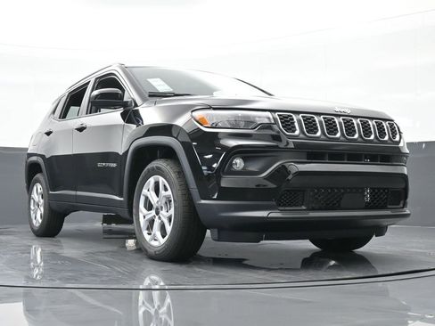 Used 2025 Jeep Compass Latitude image 54