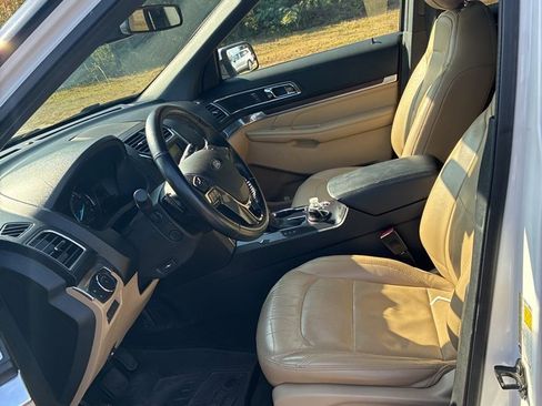 Used 2017 Ford Explorer Limited w/ Equipment Group 301A image 7