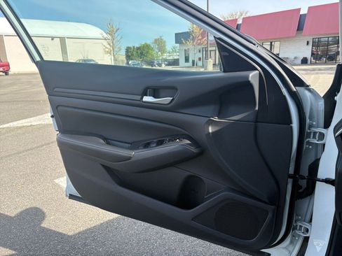 Used 2025 Nissan Altima 2.5 SV FWD image 18