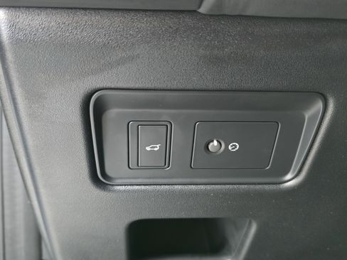 Certified 2024 Land Rover Discovery Metropolitan Edition image 27