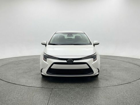 Used 2025 Toyota Corolla LE image 2