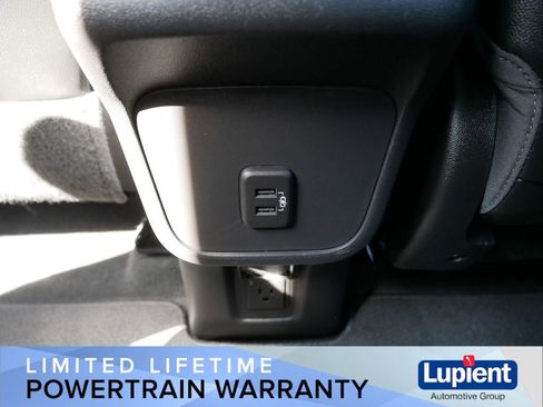 Used 2024 GMC Terrain SLT AWD/4WD image 19