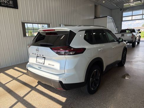 Used 2024 Nissan Rogue SV w/ SV Premium Package AWD/4WD image 5