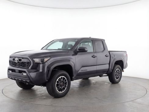 Used 2025 Toyota Tacoma TRD Off-Road image 3
